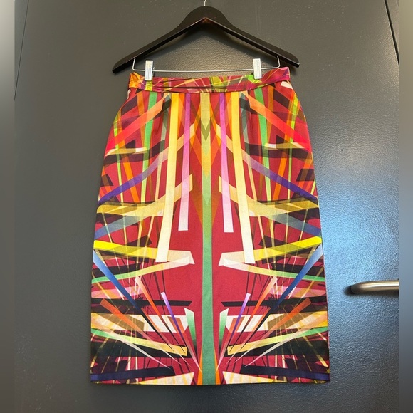 Escada size 36 (S) silk “Ode to LA” NWOT Pencil Skirt Elegant Tailored Design - Picture 2 of 15